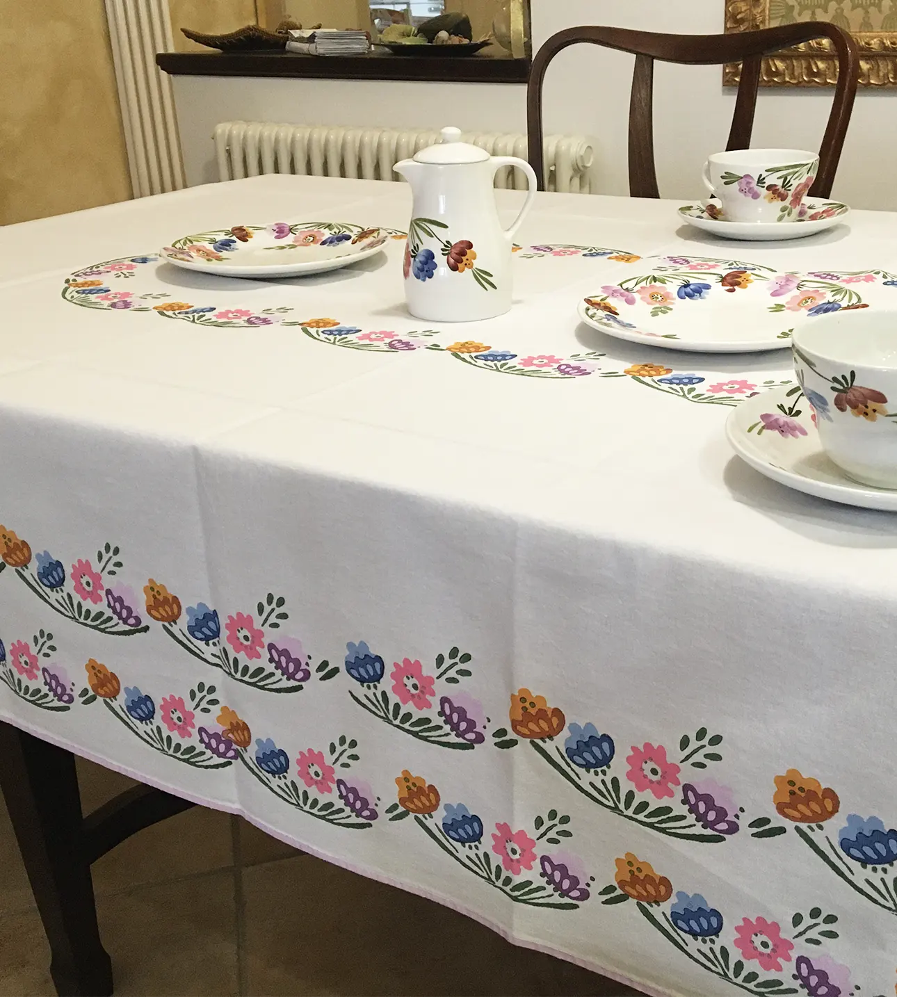 Bottega-Visini-living-tovaglia-Fiore-Primavera-2